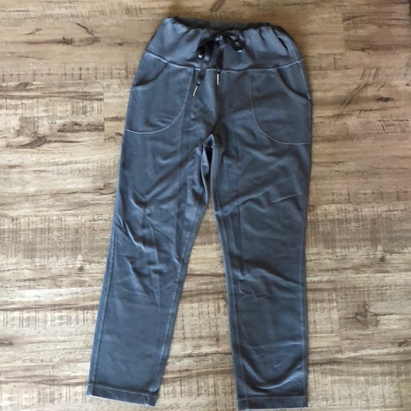 LULULEMON 🍋 athletic leggings - Picture 2 of 4